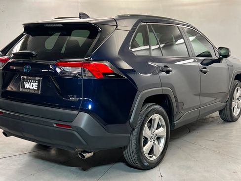 Used 2021 Toyota RAV4 XLE Premium AWD/4WD image 6