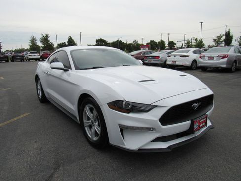 Used 2020 Ford Mustang Coupe RWD image 8