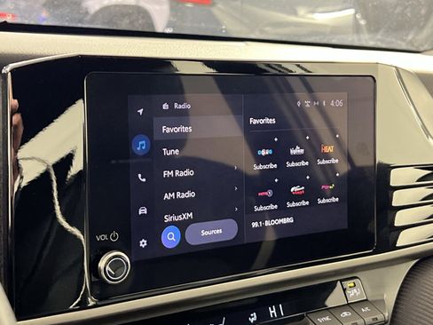 Used 2025 Toyota Camry SE image 18