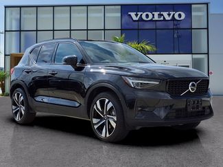 Certified 2024 Volvo XC40 B5 Plus w/ Protection Package Premier AWD/4WD video 1