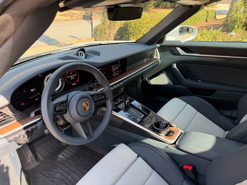 Used 2024 Porsche 911 Carrera 4S AWD/4WD image 9