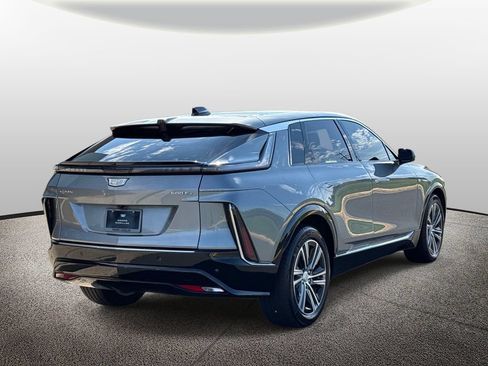 Used 2024 Cadillac Lyriq Luxury AWD/4WD image 2