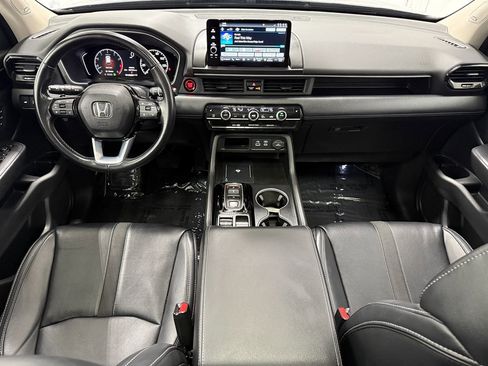 Used 2024 Honda Pilot Touring image 12