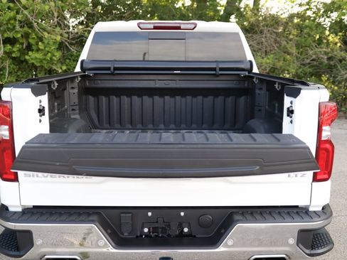 Used 2023 Chevrolet Silverado 1500 LTZ w/ LTZ Convenience Package II AWD/4WD image 32