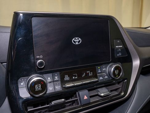 Used 2023 Toyota Highlander XLE image 15