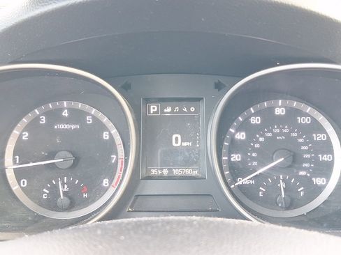 Used 2018 Hyundai Santa Fe SE image 8