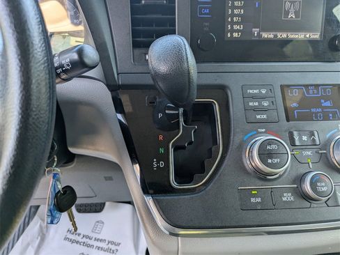 Certified 2017 Toyota Sienna L image 29