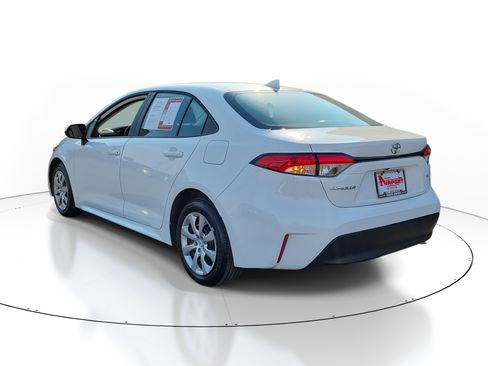 Used 2025 Toyota Corolla LE image 3