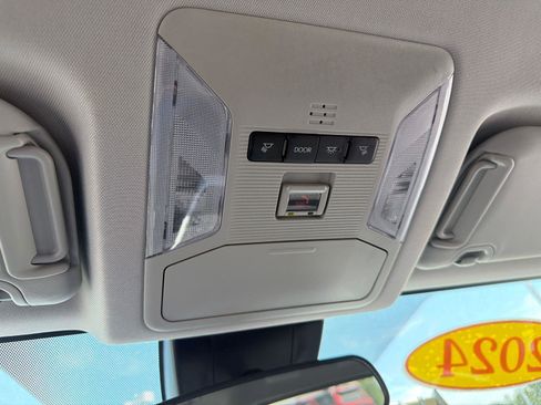 Used 2024 Toyota RAV4 XLE AWD/4WD image 31