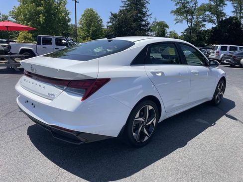 Used 2023 Hyundai Elantra Limited w/ Preferred Accessory Package FWD image 7