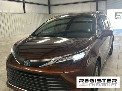 Used 2022 Toyota Sienna XLE