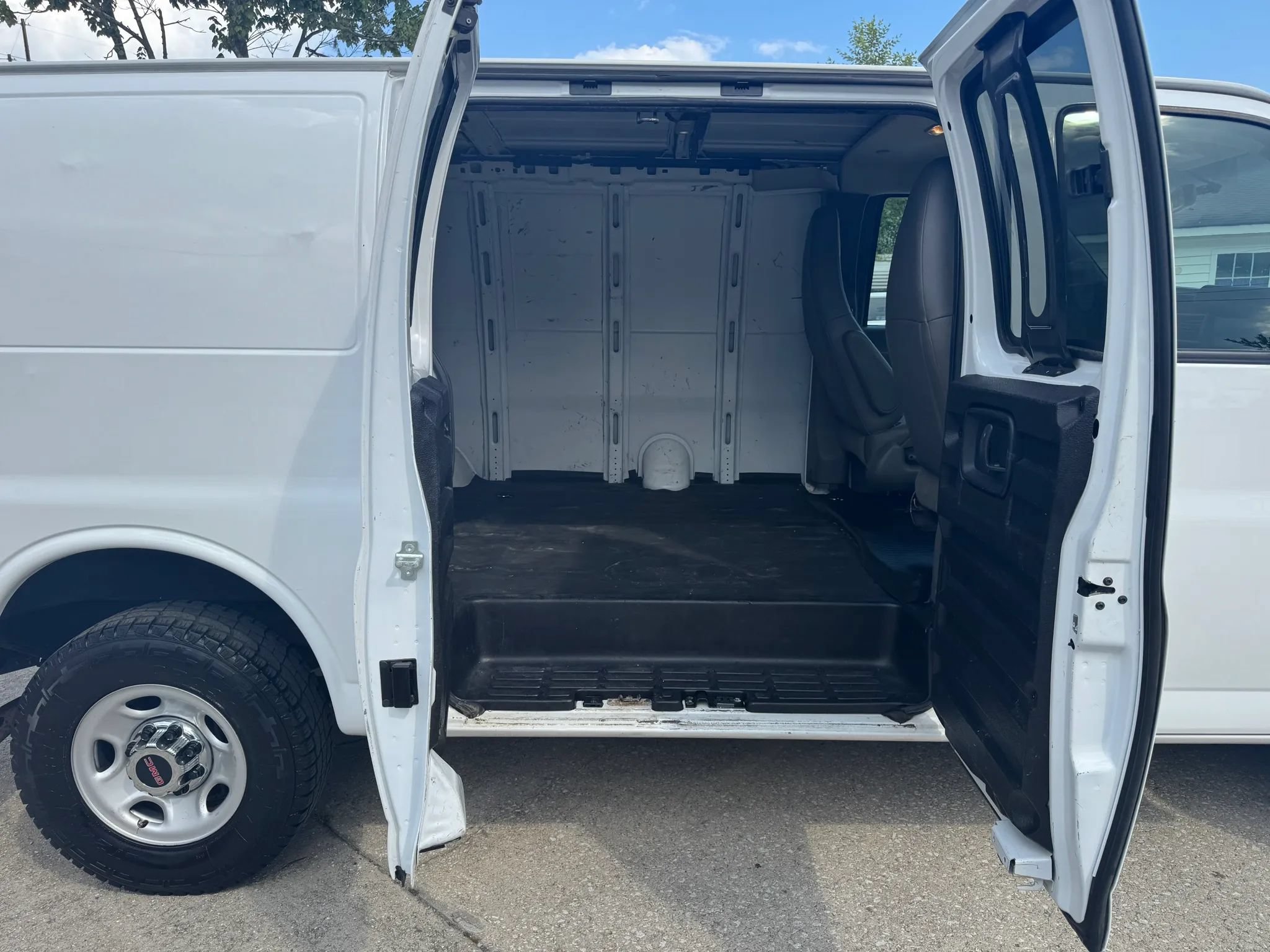 Used 2021 GMC Savana 2500 w/ Driver Convenience Package RWD image 22