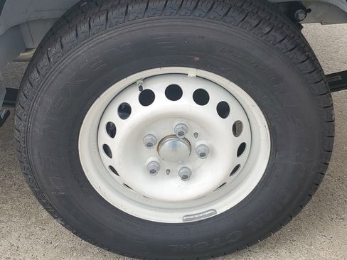 Used 2025 RAM ProMaster 2500 w/ Storage Group image 5