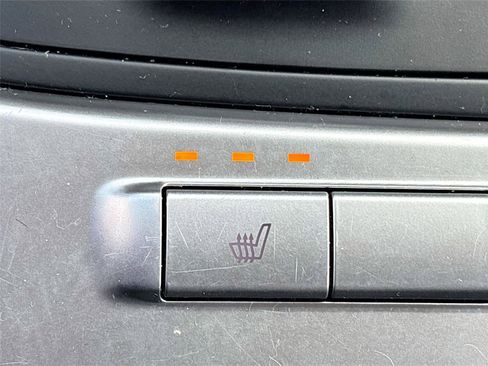 Used 2025 Kia Carnival FWD image 20