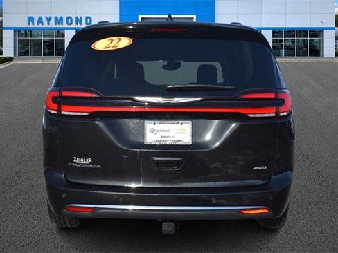 Used 2022 Chrysler Pacifica Touring-L image 4