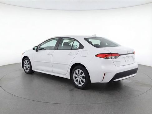 Used 2025 Toyota Corolla LE image 7