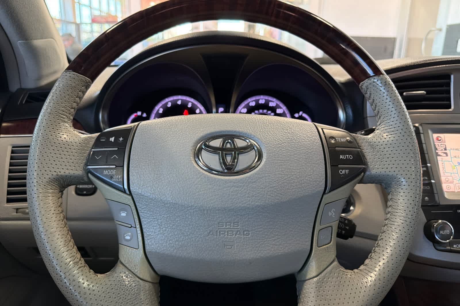 Used 2011 Toyota Avalon Limited FWD image 25