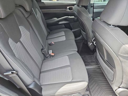 Used 2022 Kia Sorento LX FWD image 17