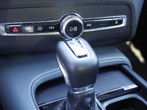 Used 2020 Volvo XC90 T6 Momentum w/ Advanced Package image 13