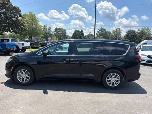 Used 2024 Chrysler Voyager LX FWD image 7