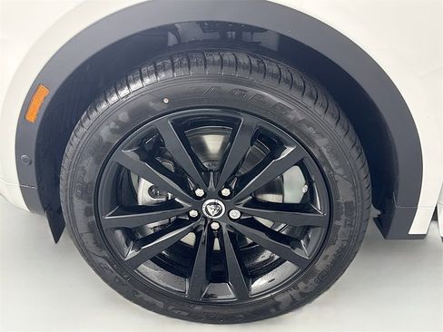 New 2024 Jaguar E-PACE R-Dynamic SE image 31