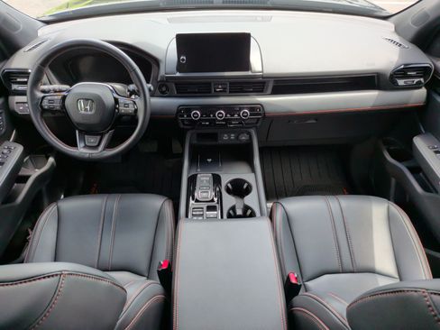 Used 2025 Honda Pilot TrailSport image 33