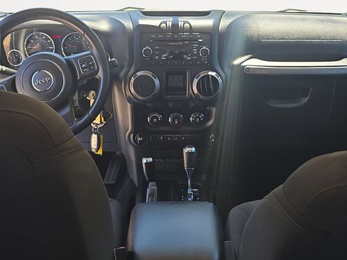 Used 2018 Jeep Wrangler Sport AWD/4WD image 3
