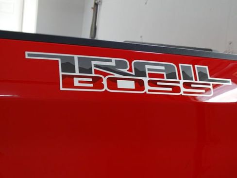 Used 2022 Chevrolet Silverado 1500 LT Trail Boss w/ LT Trail Boss Premium Package AWD/4WD image 28
