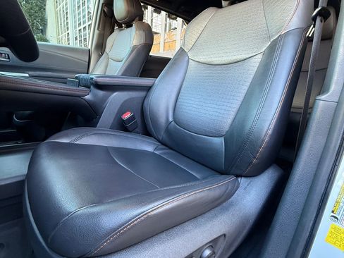 Used 2021 Toyota Sienna XSE w/ XSE Plus Package FWD image 12