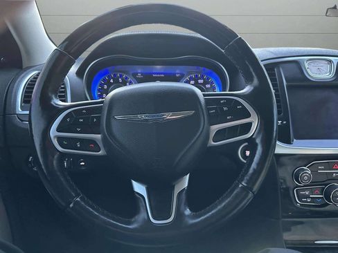 Used 2018 Chrysler 300 Limited image 22