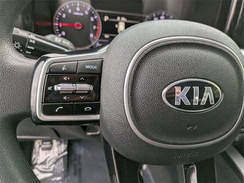 Used 2021 Kia Sorento LX image 16