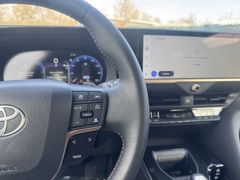 Certified 2025 Toyota Crown Signia image 24