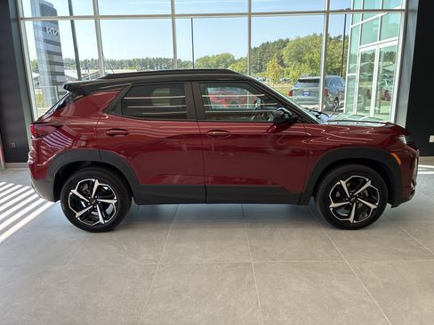 Used 2022 Chevrolet TrailBlazer RS w/ Sun and Liftgate Package AWD/4WD image 5