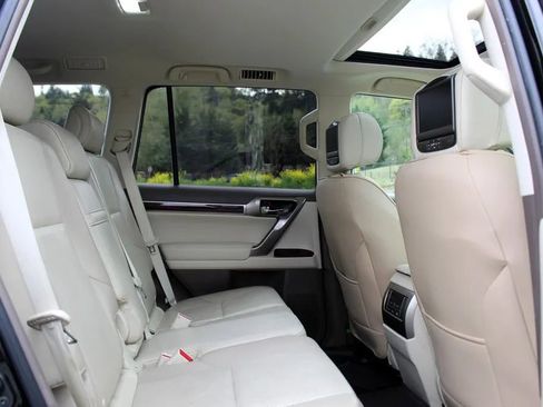 Used 2011 Lexus GX 460 w/ Convenience Pkg AWD/4WD image 18