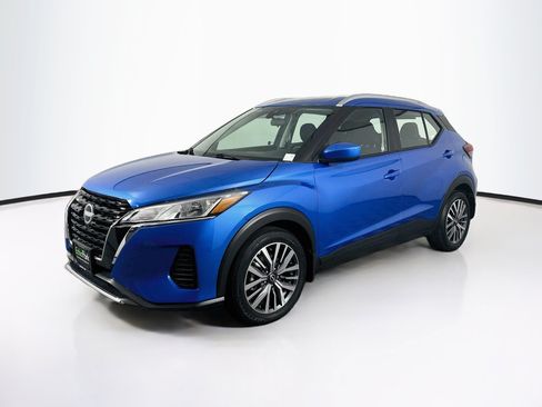 Used 2023 Nissan Kicks SV FWD image 3