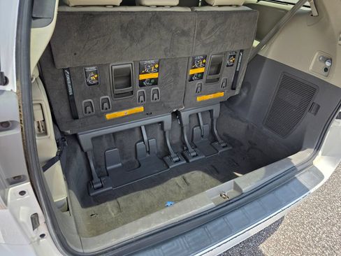 Used 2011 Toyota Sienna XLE FWD image 34