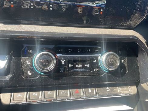 Used 2025 GMC Sierra 1500 AT4 w/ AT4 Premium Package AWD/4WD image 14