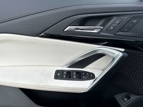 Used 2025 BMW X2 xDrive28i w/ M Sport Package image 12