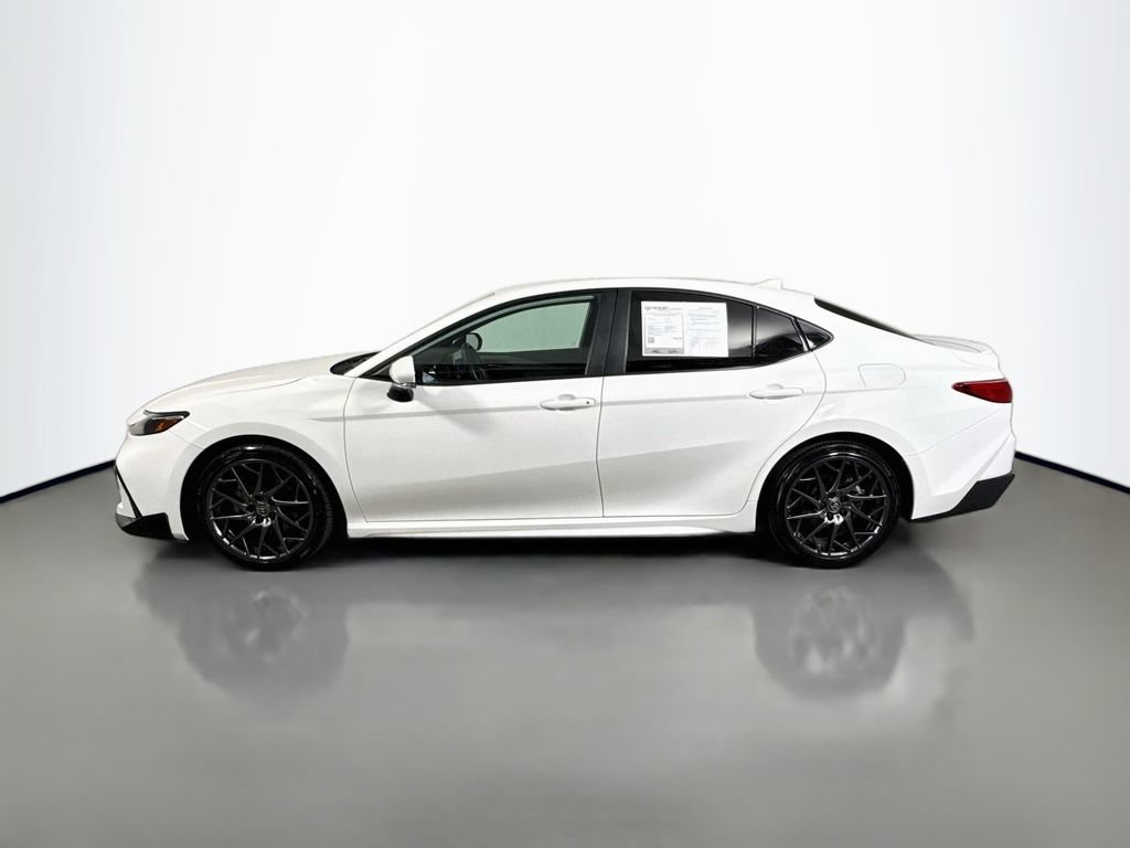 Used 2025 Toyota Camry SE w/ Convenience Package FWD image 4