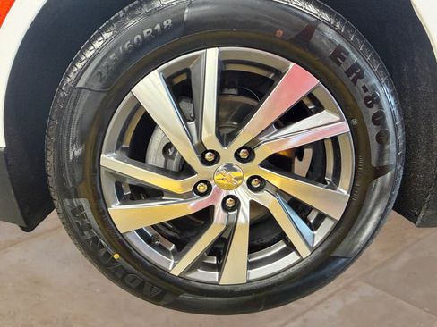 Used 2024 Chevrolet Equinox LT FWD image 26