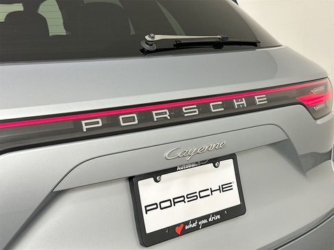 Certified 2020 Porsche Cayenne image 17