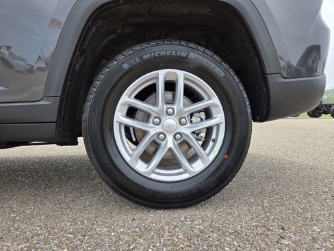 New 2026 Jeep Grand Cherokee Laredo X image 9