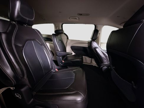 Used 2021 Chrysler Voyager Lxi FWD image 27