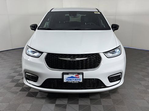 New 2026 Chrysler Pacifica Select image 3