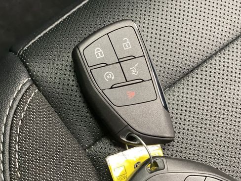 Used 2025 Chevrolet Equinox EV LT w/ Convenience Package image 29