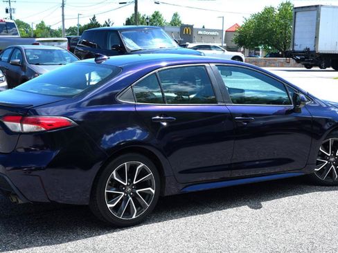 Used 2022 Toyota Corolla SE w/ SE Premium Package FWD image 3