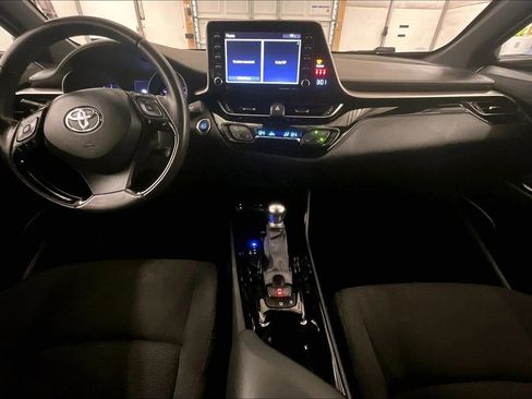Used 2019 Toyota C-HR XLE image 14