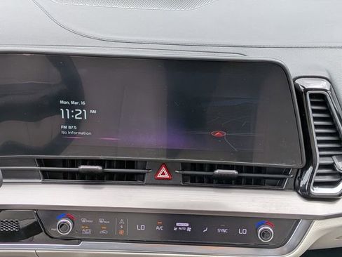 Used 2023 Kia Sportage EX image 17