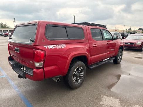Used 2016 Toyota Tacoma TRD Sport w/ Exterior Package AWD/4WD image 5