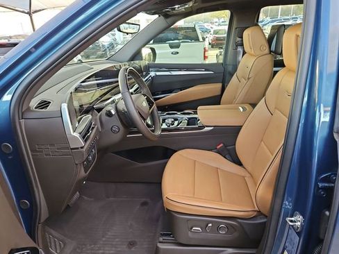 Used 2025 Cadillac Escalade Premium Luxury w/ Touring Package image 18